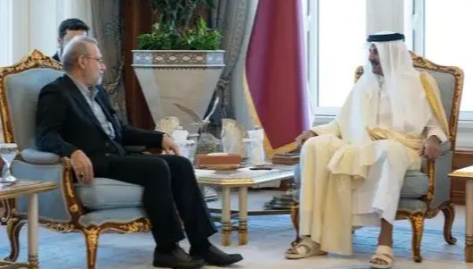 أمير قطر يستقبل لاريجاني لبحث تعزيز التعاون الإقليمي والأمن الإقليمي