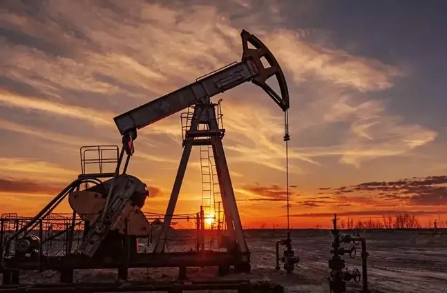 إنخفاض أسعار النفط بنسبة تجاوزت 3% في ظل تأييد ترامب التوصل إلى اتفاق مع إيران