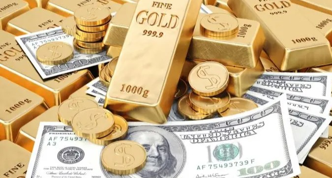 أسعار الذهب تتراجع مع ارتفاع الدولار الأميركي