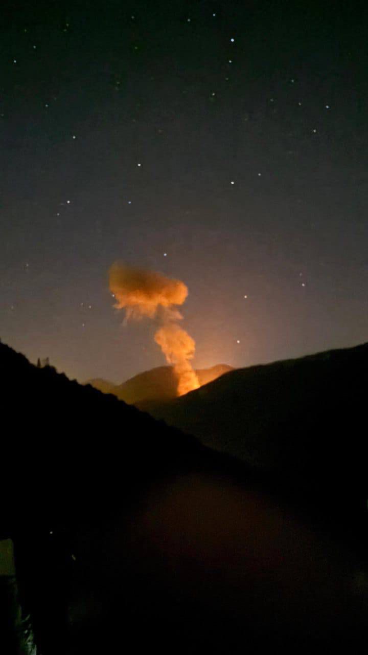 سلسلة غارات حربية ليلا وفجرا تستهدف مرتفعات في اقليم التفاح وصولا إلى برغز في قضاء حاصبيا ترددت أصداؤها إلى اماكن بعيدة