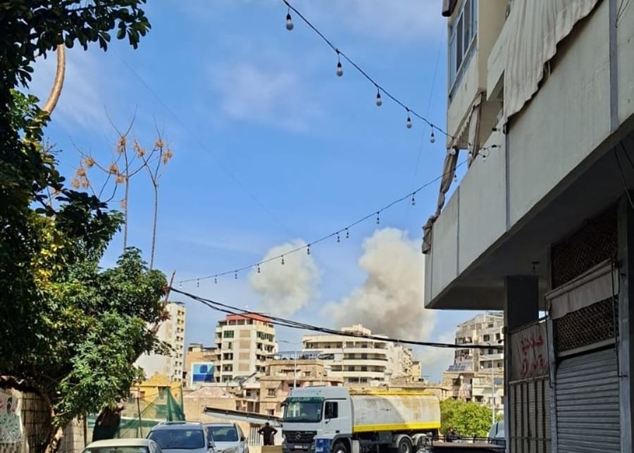 غارة على مبنى المقاصد في صيدا