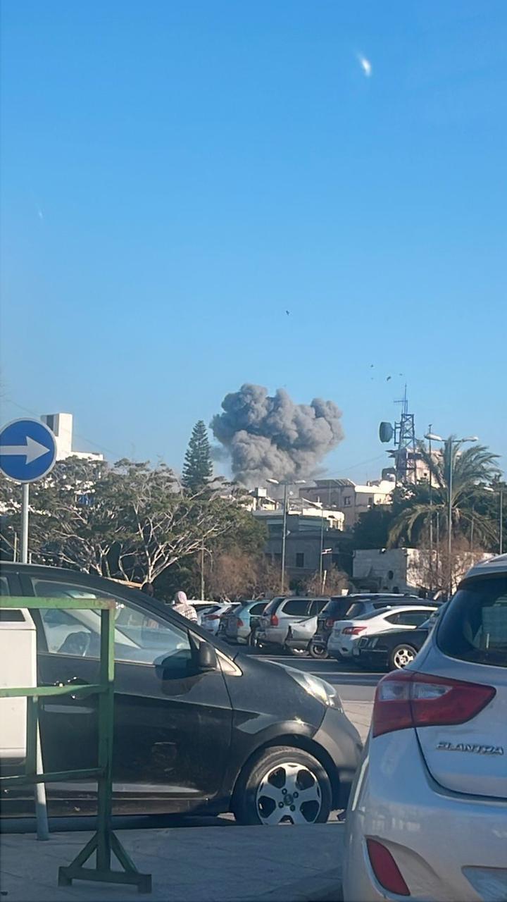 بالفيديو: غارتان تستهدفان مكاتب القرض الحسن في مدينة صور وفي جل البحر قرب مفرق معركة والغارات على مجدلزون توقع ضحيتين