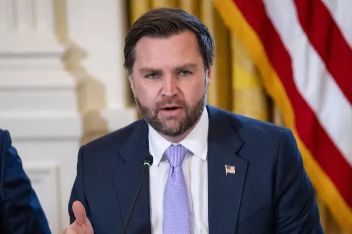 فانس: أي ضربة على إيران لن تؤدي إلى حرب طويلة في الشرق الأوسط