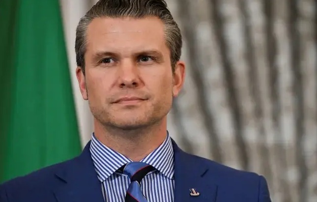 وزير الدفاع الاميركي يعلن إغراق بحرية بلاده للفرقاطة الإيرانية في المحيط الهندي