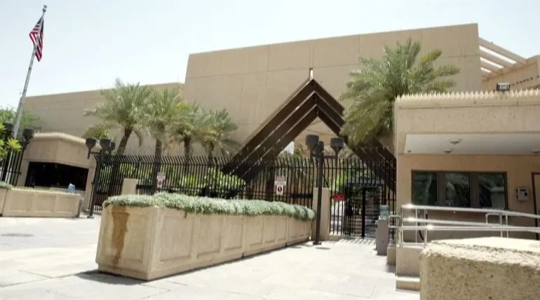 السفارة الأميركية في الرياض تؤكد تعرّضها لهجوم وتعلن الإغلاق الموقت