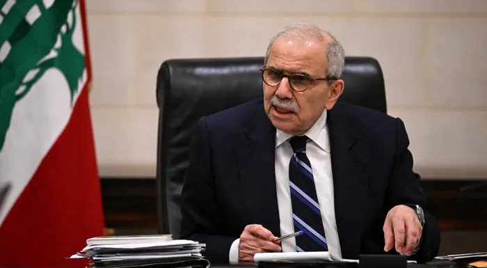 سلام: أطمئن اللبنانيّين أنّه لا داعٍ للهلع فالمواد الغذائيّة والأدوية والمحروقات متوفّرة لفترة لا تقلّ عن شهرين ولا حاجة للطوابير أمام محطّات الوقود أو الصيدليّات