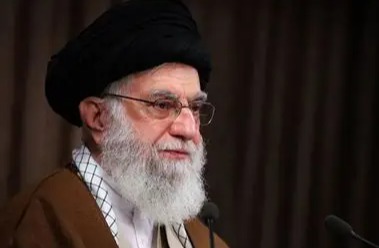 وفاة أرملة خامنئي متأثرة بجروح أصيبت بها