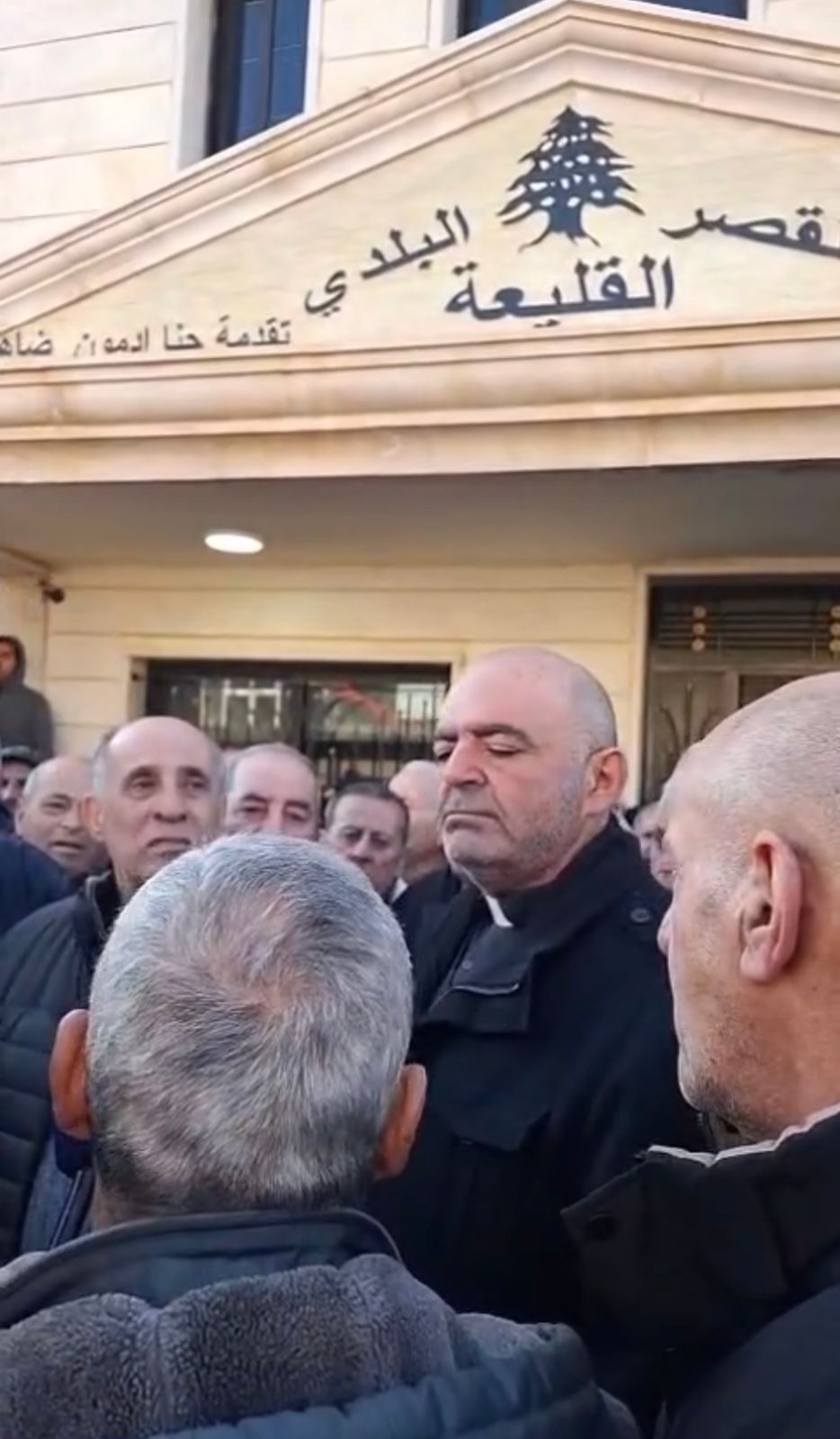 اهالي القليعة ينظمون وقفة احتجاجية على ما آلت اليه ظروفهم ويعلنون رفضهم دخول البلدة وجديدة مرجعيون من اي شخص ليس منهما