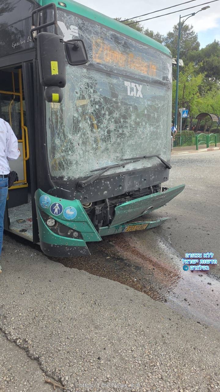 إصابة مباشرة لحافلة في كريات شمونة