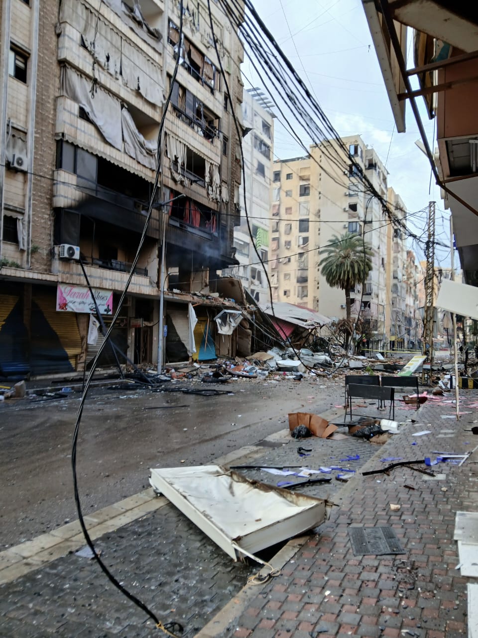 صورة متداولة من مكان الغارة الإسرائيلية فجرا على منطقة الكفاءات في الضاحية الجنوبية لبيروت