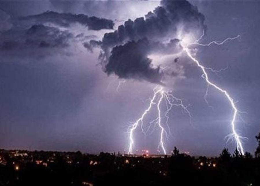 طقس نهاية الاسبوع ماطر بغزارة مع برق ورعد وثلوج على 1800 متر