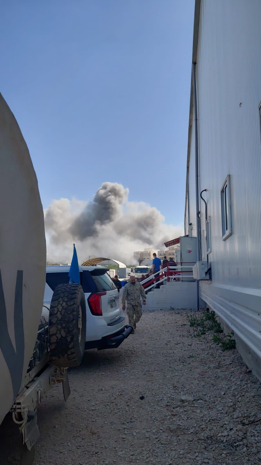 ثلاث ضحايا في الغارة على اليازورية واستهداف المساكن الشعبية بغارة ثانية كما استهداف سنتر كرز شرق صور