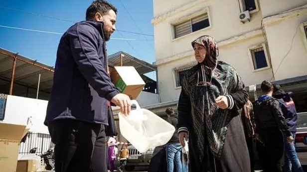 وزيرة الخارجية البريطانية تعلن تقديم 5 ملايين جنيه استرليني لإغاثة النازحين