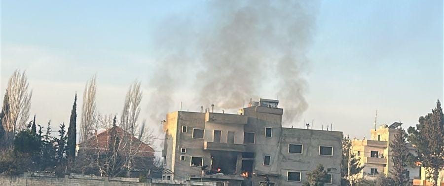 بالفيديو: استهداف قيادي في الجماعة الإسلامية في برالياس.. وسقوط نجليه