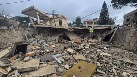 ثلاثة قتلى وعدد من الجرحى في سلسلة غارات استهدفت كلا من باتوليه وفرون وصريفا وقصف عامود إرسال وإسرائيل تزعم القضاء على عناصر من حزب الله والاستيلاء على مجموعة من العتاد العسكري