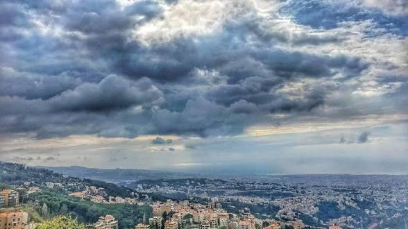 الحرارة تلامس غدا الـ 27 درجة ساحلًا وأمطار خفيفة موحلة مساءً