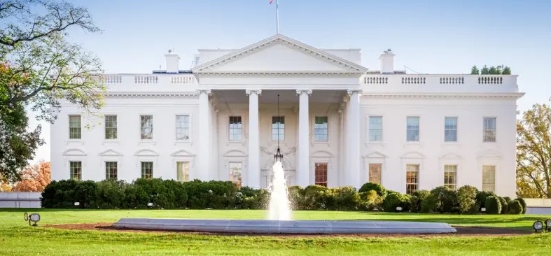 البيت الأبيض: العمليات الأميركية ضد إيران مستمرة بموازاة الجهود الدبلوماسية