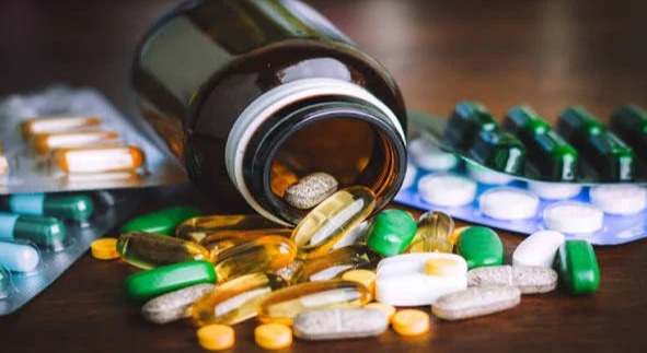 نقيب الصيادلة: “لا وجود لأزمة انقطاع الأدوية في البلاد”