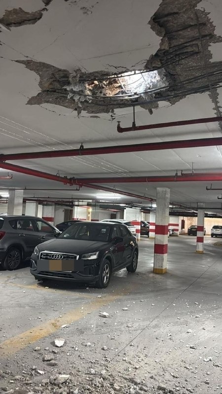 أضرار في موقف للسيارات شمال تل أبيب جراء الصواريخ الإيرانية