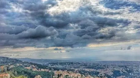 الطقس غدا غائم جزئيا مع ارتفاع طفيف في الحرارة وأمطار غزيرة شمالا