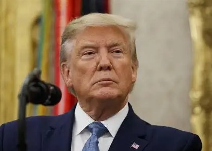 ترامب: القوات الأميركية ستبقى حول إيران حتى تلتزم الاتفاق