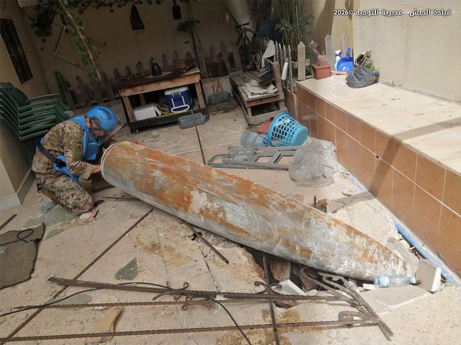 تفكيك خمس قنابل طيران غير منفجرة من مخلفات العدوان الإسرائيلي ونقل ثلاث منها