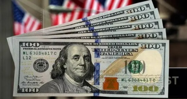 الدولار قرب أدنى مستوى في 6 أسابيع وسط تفاؤل إزاء إبرام اتفاق مع إيران