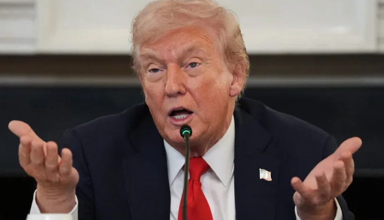 ترامب: “إيران تمر بكارثة اقتصادية”