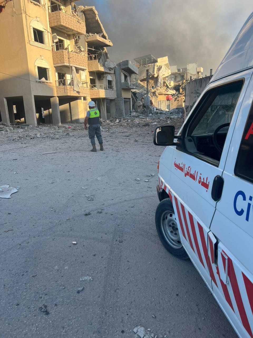 غارة عنيفة تستهدف مبنى قريبا من مستشفى حيرام
