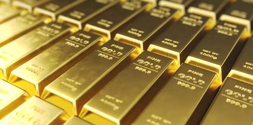 الذهب يهبط 2.4% ويتجه لثالث خسارة أسبوعية