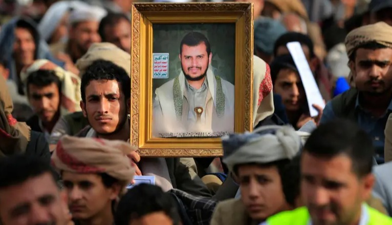 الحوثيون يعلنون استهداف ناقلة نفط سعودية قبالة سواحل ينبع غداة مهاجمة مطار نجران
