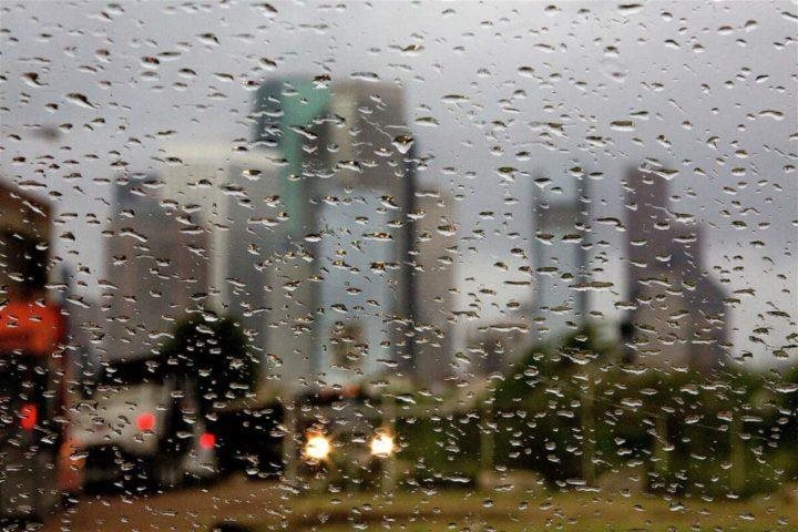 أمطار وضباب ورياح ناشطة.. إليكم طقس الأيام المقبلة