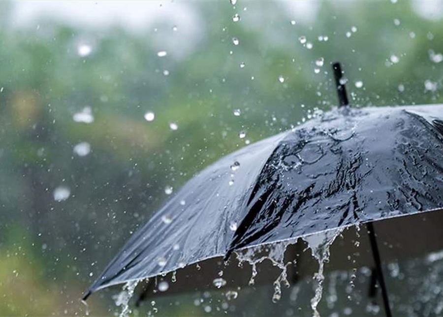 الطقس ممطر مع برق ورعد...