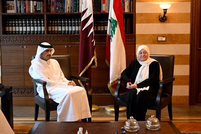 رئيس مجلس الوزراء وزير الخارجية القطري الشيخ محمد بن عبد الرحمن بن جاسم آل ثاني يلتقي النائبة السابقة بهية الحريري في بيت الوسط
