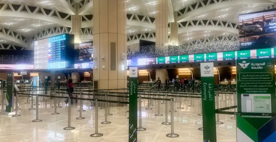 أحداث اليمن: 12 قتيلاً باستهداف مطار الملك خالد بالسعودية