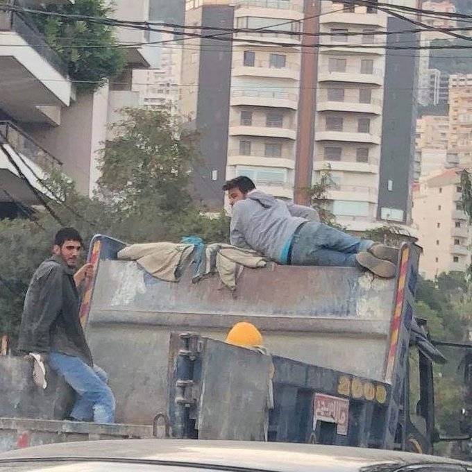 صورة من المعاملتين... بدون تعليق!