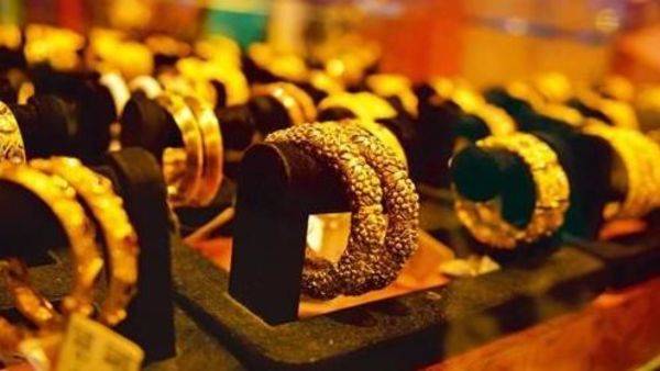 أسعار الذهب تواصل انخفاضها