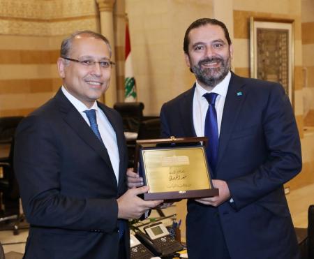 الحريري يكرّم النجاري