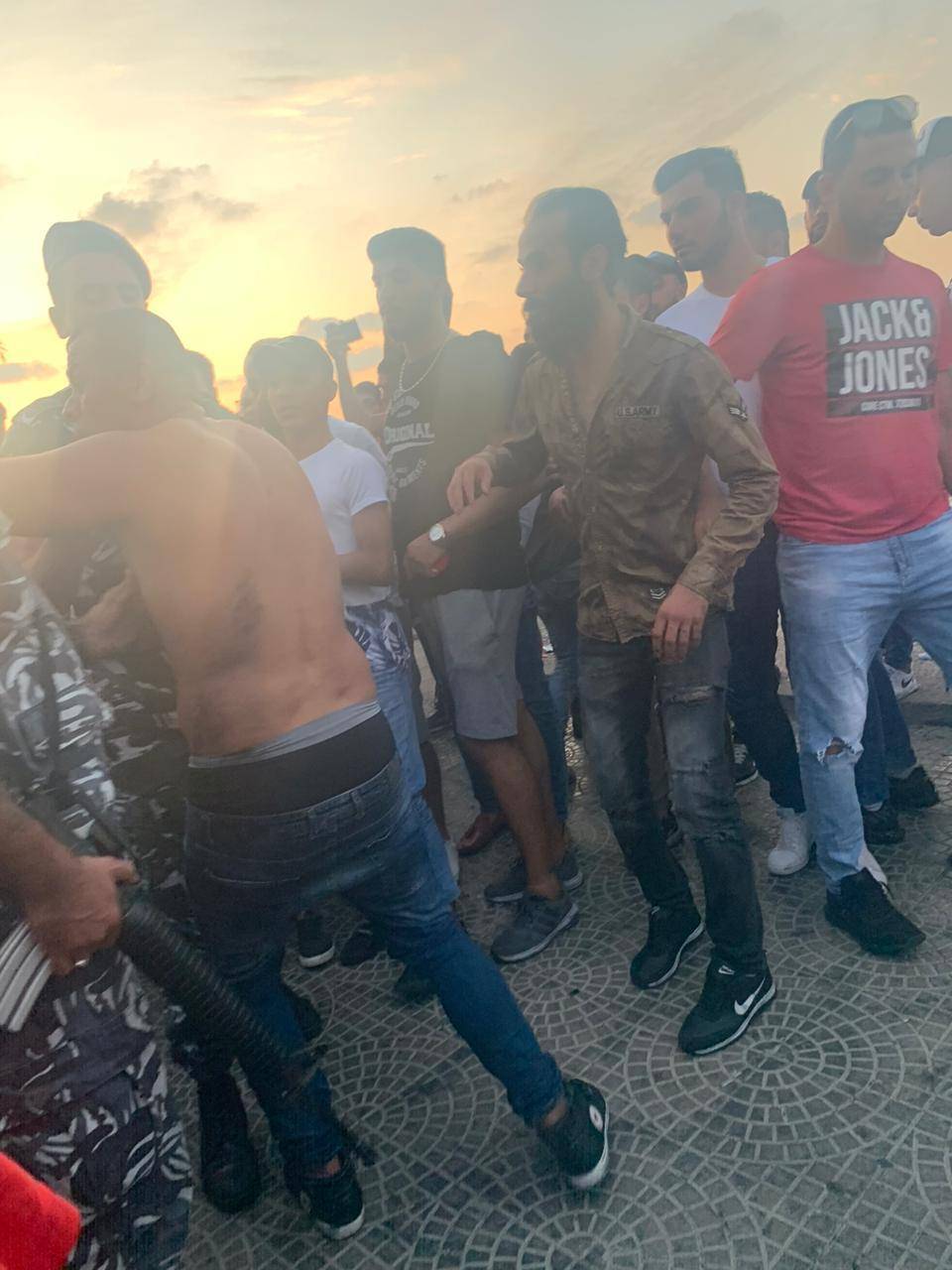 عملية طعن في احتجاجات صور
