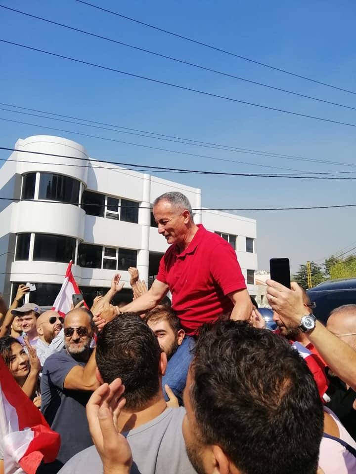 روكز بين المحتجين.. هذا ما حصل
