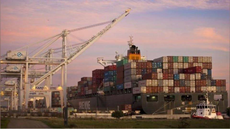 تراجع يفوق 70% بصادرات نفط إيران إلى الصين
