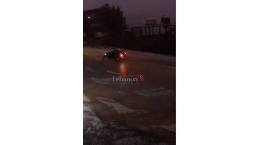 نشرت صفحة  Weather Of Lebanon على فيسبوك فيديو لعاصفة برد عنيفة في حرار في عكار.