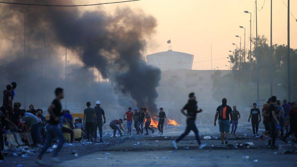 كربلاء.. اشتباكات بين الأمن والمتظاهرين أمام القنصلية الإيرانية ‏