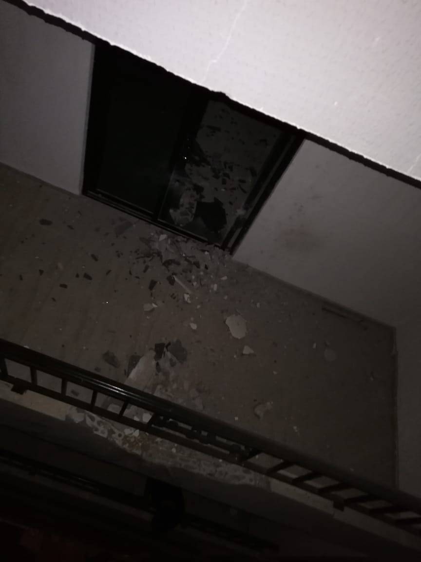 قذيفة على مبنى قيد الترميم في وادي الزينة