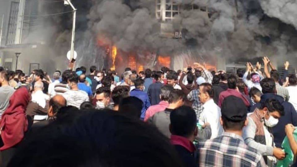 ارتفاع عدد قتلى احتجاجات إيران.. والأمن يستخدم الرصاص الحي