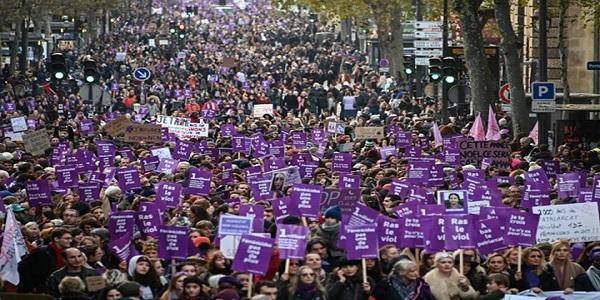 عشرات الآلاف يتظاهرون في فرنسا