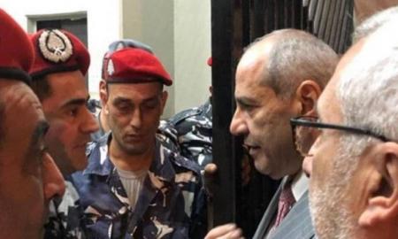 خلف في ثكنة الحلو لتفقد المعتقلين من رياض الصلح