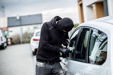 سرقة سيارتين من بلدة شمسطار