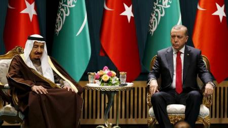 اردوغان يقدّم واجب العزاء للملك سلمان