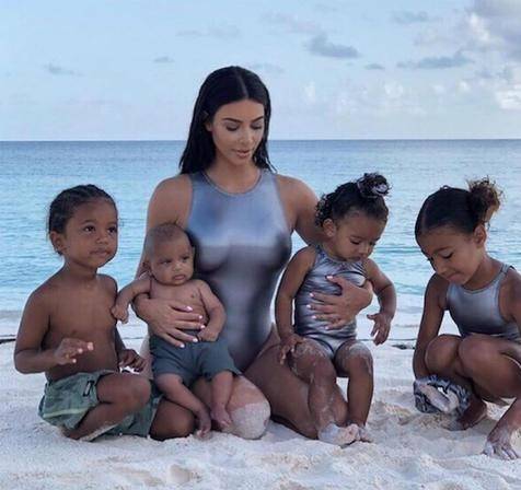 كيم كاردشيان... حبّها للأطفال كاد 